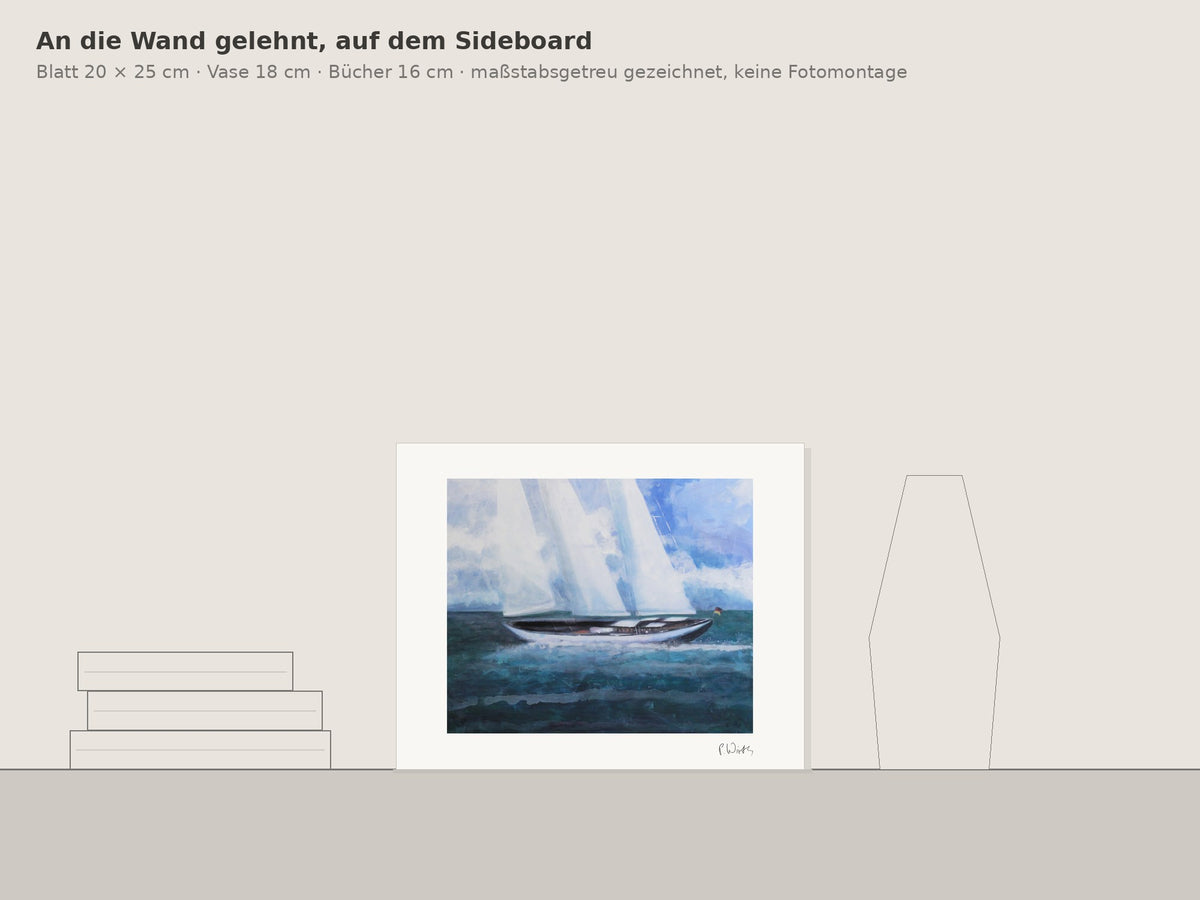„Der dunkle Rumpf“ von Peter Wirth, an die Wand gelehnt auf einem Sideboard, maßstabsgetreu gezeichnet