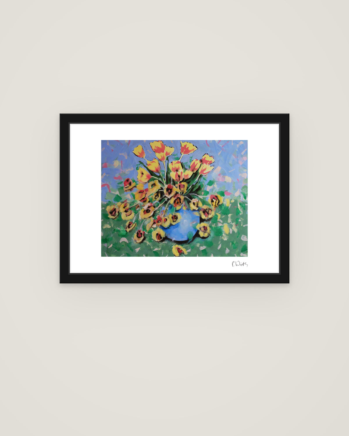 Gelbe Tulpen in blauer Vase von Peter Wirth, im schmalen schwarzen Holzrahmen