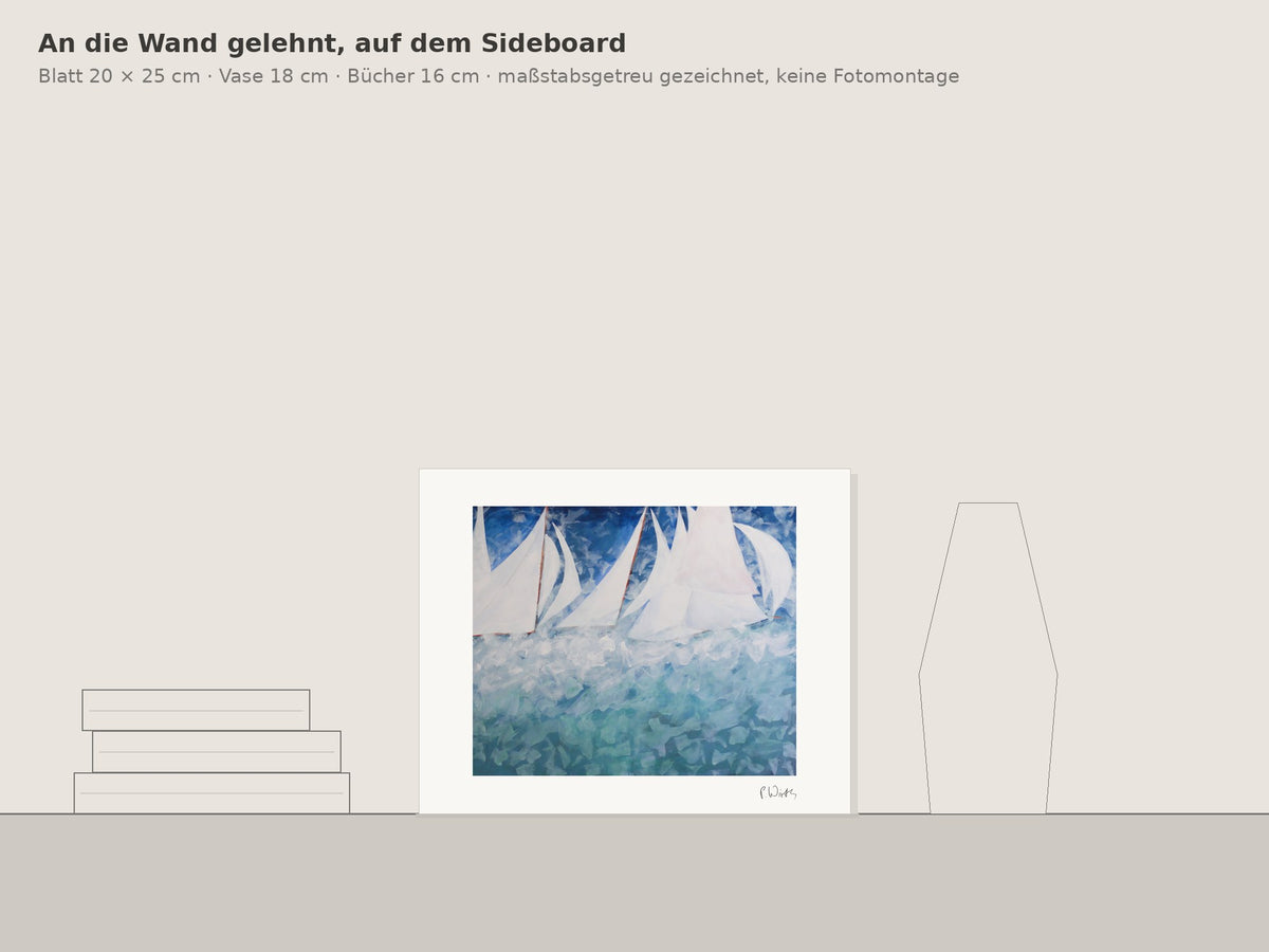 „Segel über Türkis“ von Peter Wirth, an die Wand gelehnt auf einem Sideboard, maßstabsgetreu gezeichnet