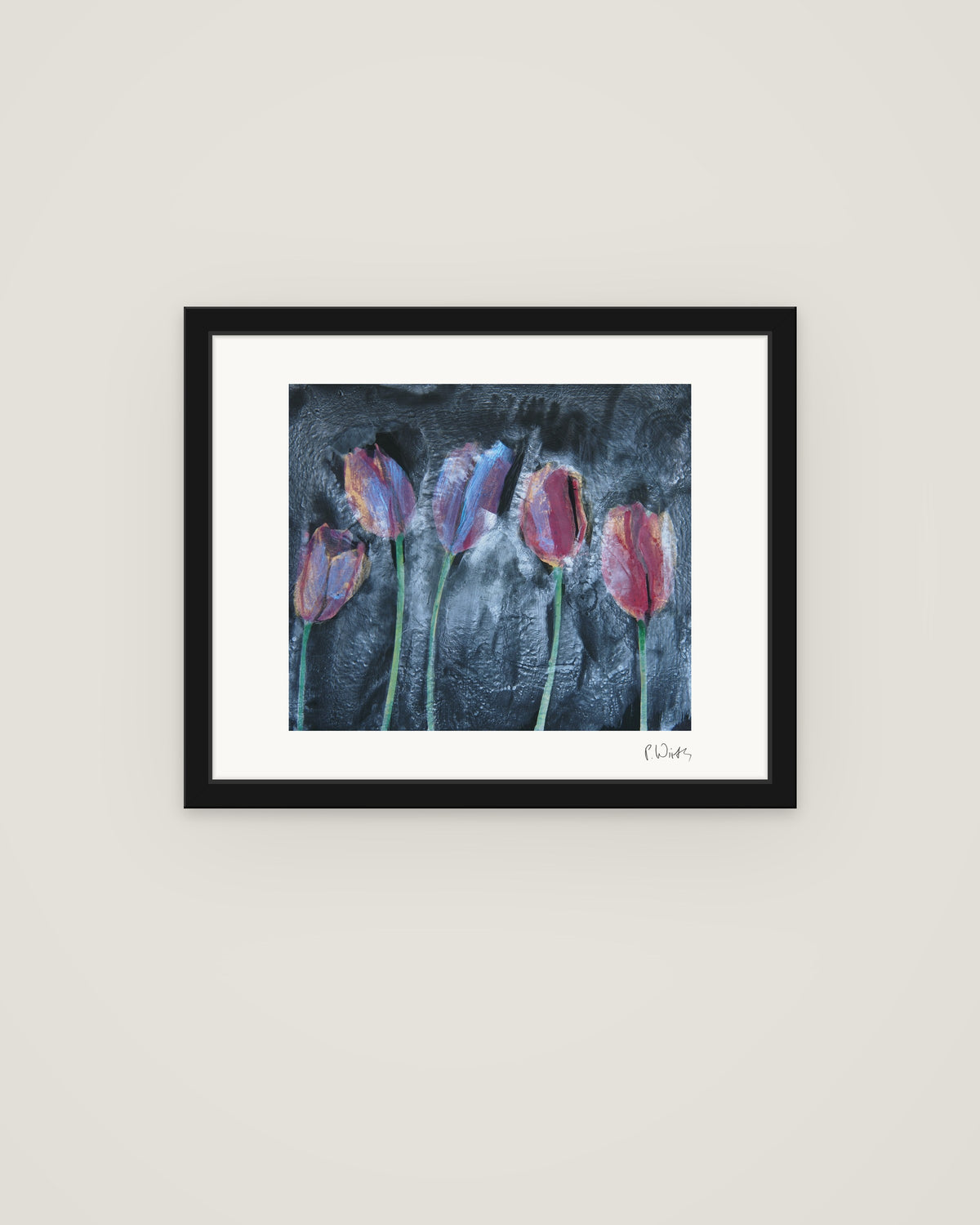 Fünf Tulpen von Peter Wirth, im schmalen schwarzen Holzrahmen