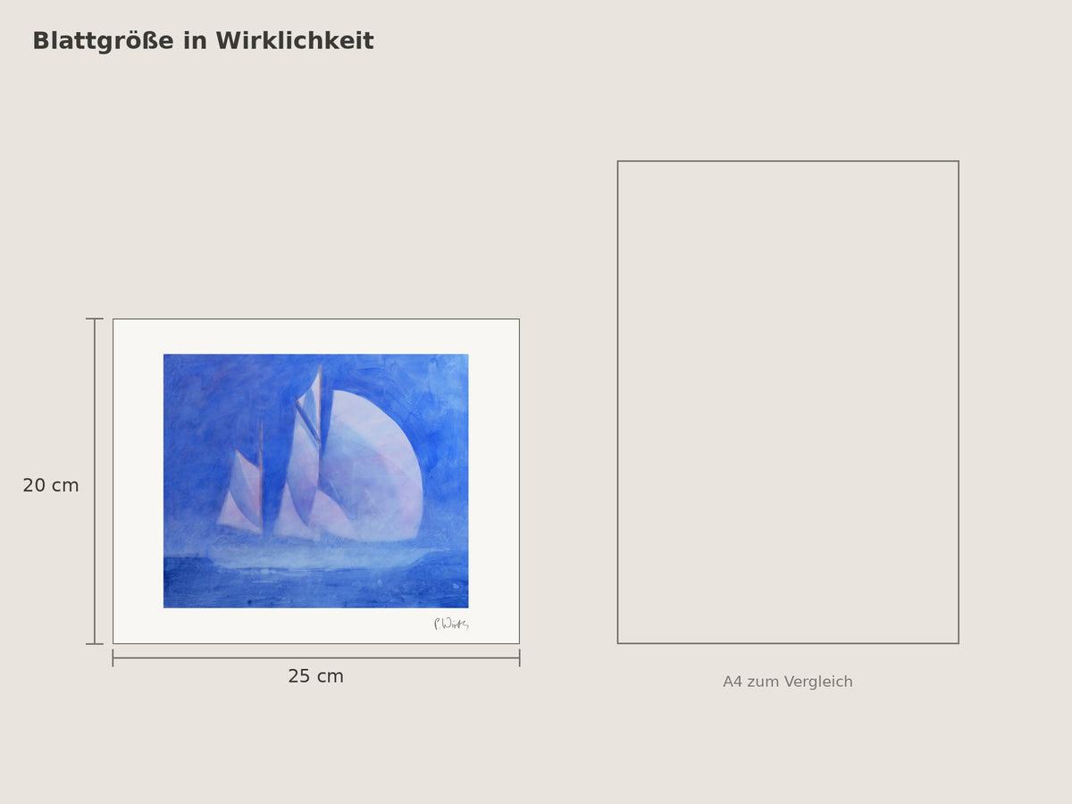 „Segel im blauen Dunst“ von Peter Wirth, Blattgröße 20 × 25 cm neben einem A4-Blatt
