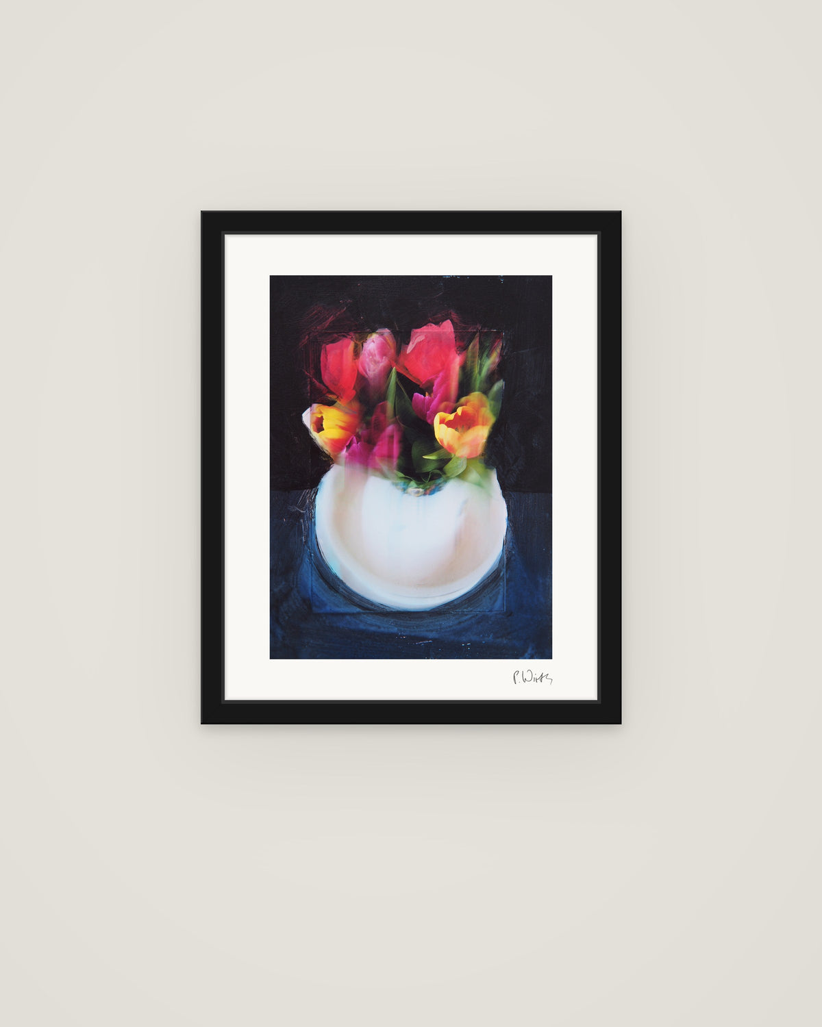 Tulpen IX von Peter Wirth, im schmalen schwarzen Holzrahmen